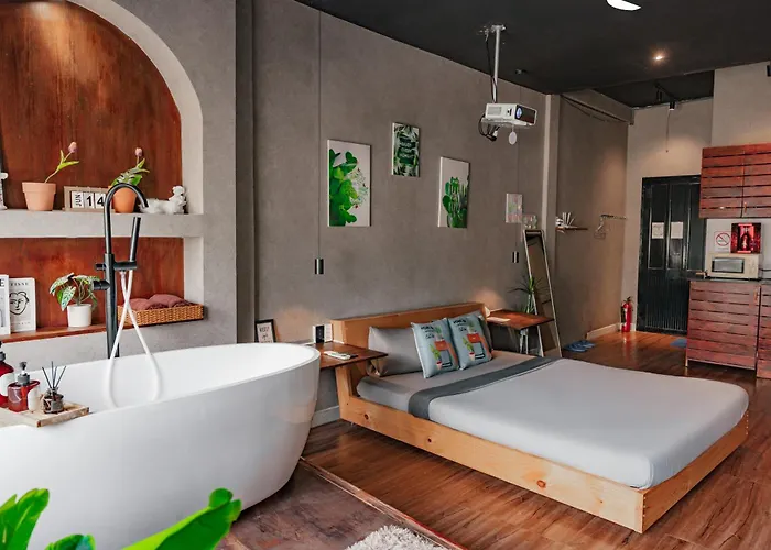 Saigon Hideout New World View - Romantic Stay, Netflix & Bathtub District 1
