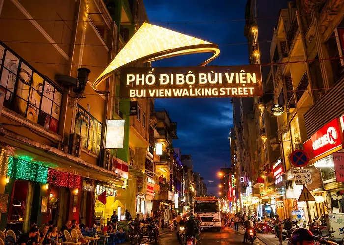 Saigon Hideout New World View - Romantic Stay, Netflix & Bathtub District 1